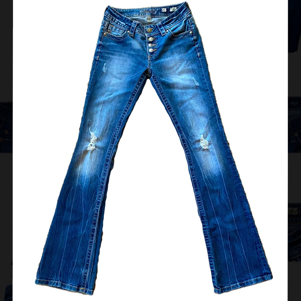 Miss Me Jeans. Mid-Rise boot cut